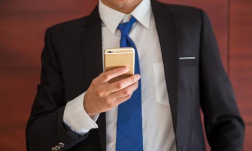 長期熬夜玩手機 當心8大危害