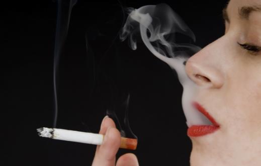 吸煙導(dǎo)致皮膚干燥加劇皺紋出現(xiàn) 7種方法幫你盡早戒煙