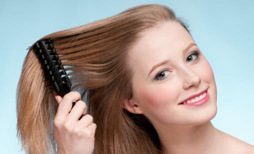 早晚梳頭100次,若能堅持六個月,這些喜人變化或許悄悄降