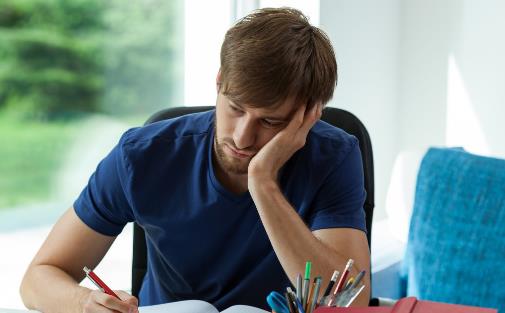 飯后犯困是腦供血不足嗎 飯后半小時(shí)是最佳養(yǎng)生時(shí)間