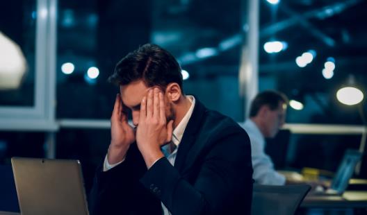 周末補(bǔ)眠要小心的危害 睡懶覺可影響肌肉的興奮性