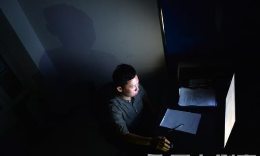 周末補(bǔ)眠要小心的危害 睡懶覺可影響肌肉的興奮性