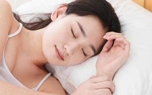 周末補(bǔ)眠要小心的危害 睡懶覺可影響肌肉的興奮性