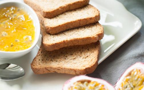飲食上常見的幾個誤區 并不是褐色面包就是全麥面包