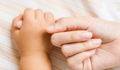 握拳拇指彎曲就是拇指內扣?