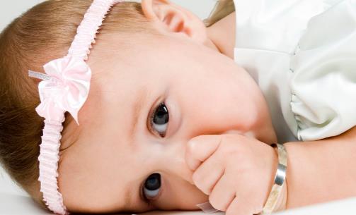 握拳拇指彎曲就是拇指內扣?