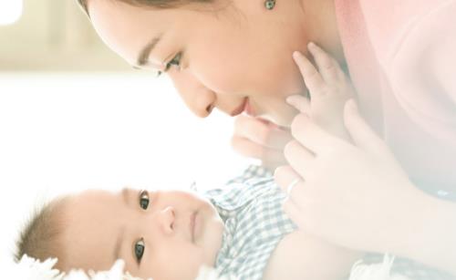 嬰兒總是便秘怎么辦 適當按摩寶寶腹部緩解寶寶便秘