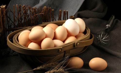 雞蛋這樣吃相當(dāng)于在吞炸彈 辨別好壞雞蛋的選購(gòu)技巧