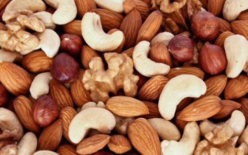 堅果雖好但要控量日常攝入量 堅果雖好睡前不要吃