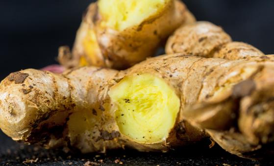 生姜能防孕吐，但要注意別吃太多