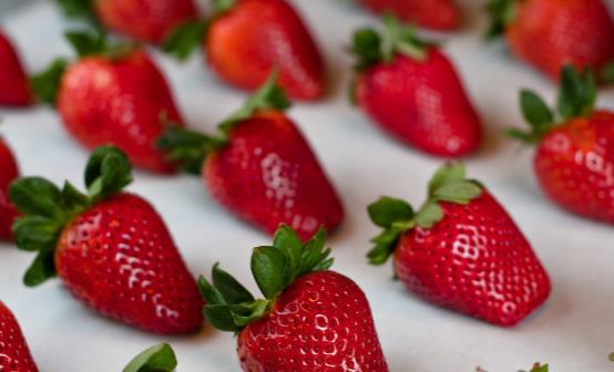 水果打蠟是很普遍的現(xiàn)象 打蠟的水果對人體真的有害嗎