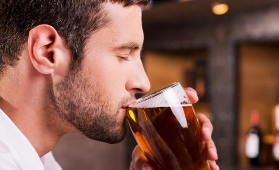 喝酒時傷肝又傷胃的飲食揭秘 喝酒的各種不宜事項