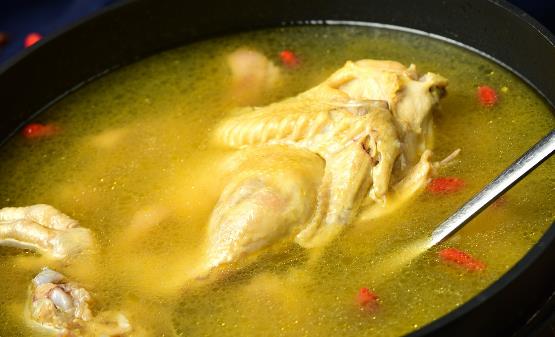 雞湯能緩解感冒改善人體的免疫機(jī)能 這五種人群要慎喝雞湯