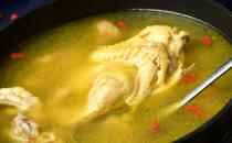 雞湯能緩解感冒改善人體的免疫機(jī)能 這五種人群要慎喝雞湯