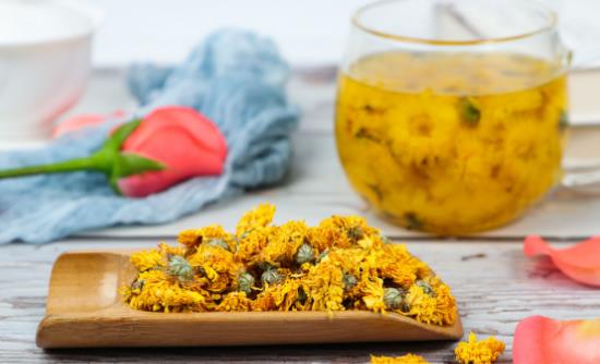 菊花茶可不可以天天喝 喝菊花茶需要隨泡隨飲不要隔夜