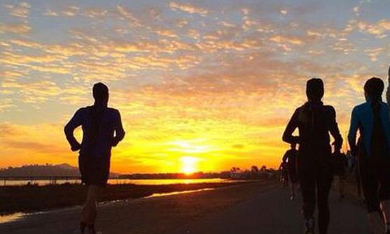 晚上跑步減肥 控制運動強度注意安全