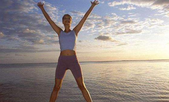 跳躍運(yùn)動(dòng)來減肥 波比跳VS開合跳 