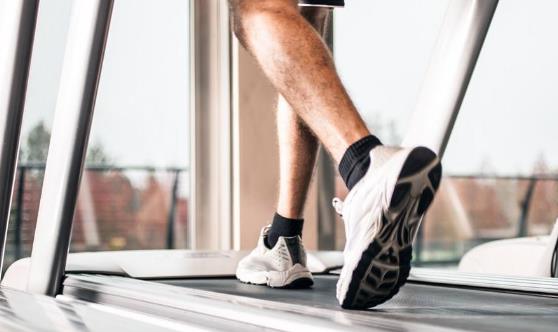 利用跑步機減肥的注意事項 選擇適合自己的跑步機來減肥