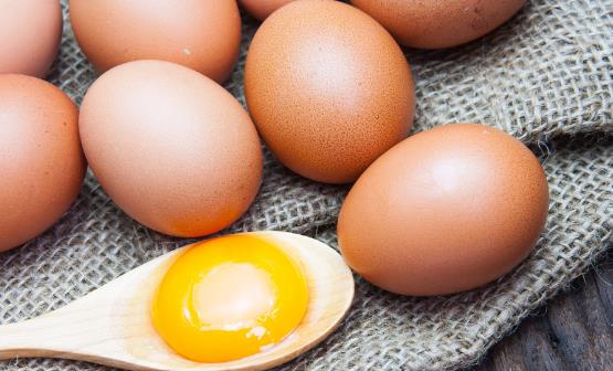 紅殼雞蛋vs白殼雞蛋，哪種好？