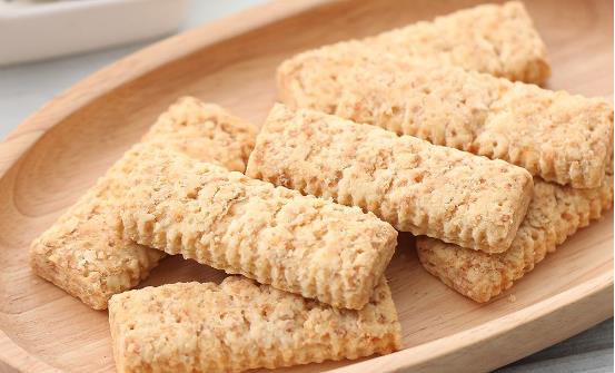 吃代餐餅干減肥的真相 代餐餅干來(lái)輔助減肥的方法