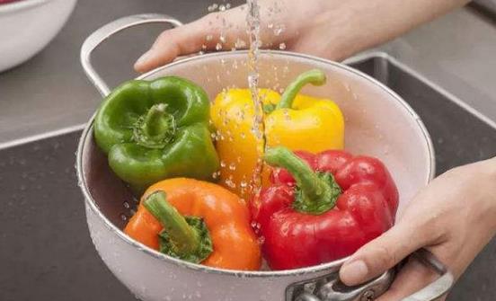 浸泡蔬菜可能會讓菜越泡越臟 正確地去除蔬果農殘妙招