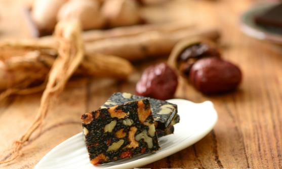 常食阿膠滋陰潤肺強(qiáng)健筋骨 阿膠適合男性朋友食用嗎