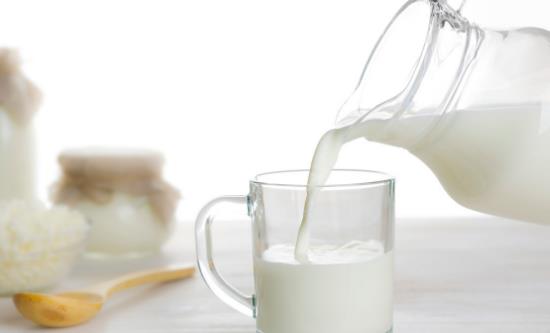 空腹到底能不能喝牛奶 常溫奶和鮮奶營養一樣嗎