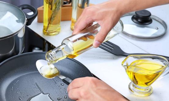 日常吃油別太專一的選擇一種 很多調和油都是賣噱頭