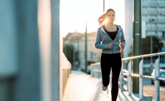 跑步會(huì)讓我們活的更久 但并不是跑得越多就越好！