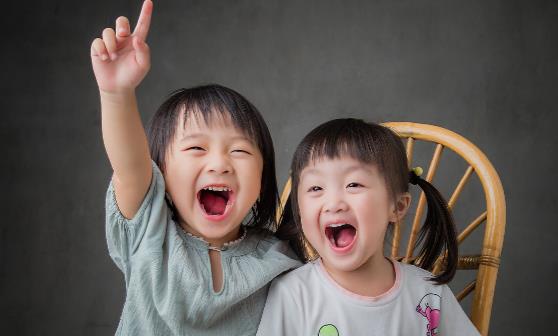 二孩之間矛盾大應不應該分開養 生活中堅持抓大放小的原則