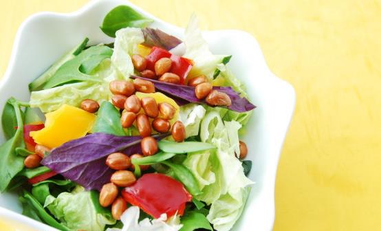 鹽攝入過剩出現(xiàn)很多慢性疾病 在低鹽和口味間找好平衡點