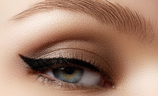 怎么化眼妝不脫妝