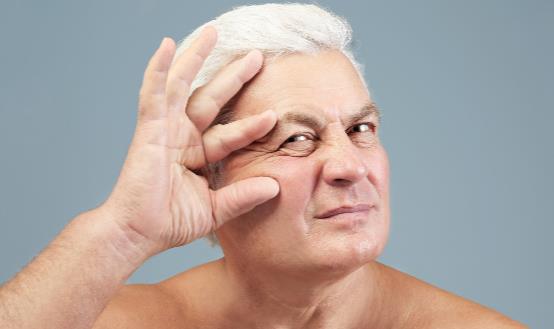 圍觀MM們對眼袋認識的四大誤區 想要去除眼袋應該怎么做