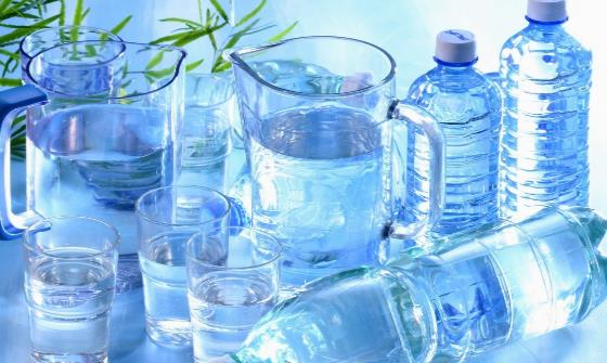 多喝水不如會喝水 老人養生喝好三杯水