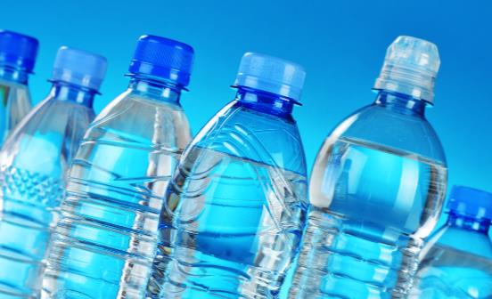 多喝水不如會喝水 老人養生喝好三杯水