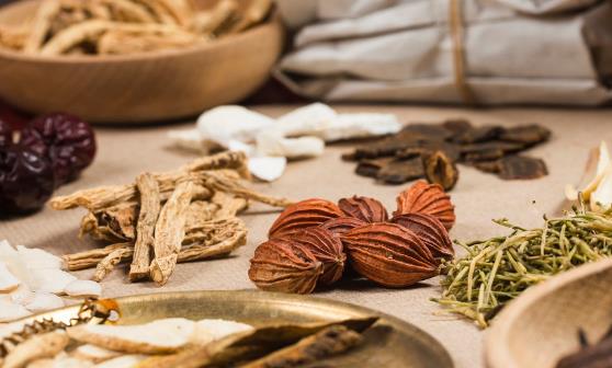 嘴巴里時(shí)苦時(shí)甜有異味 中藥來(lái)消除口味異常