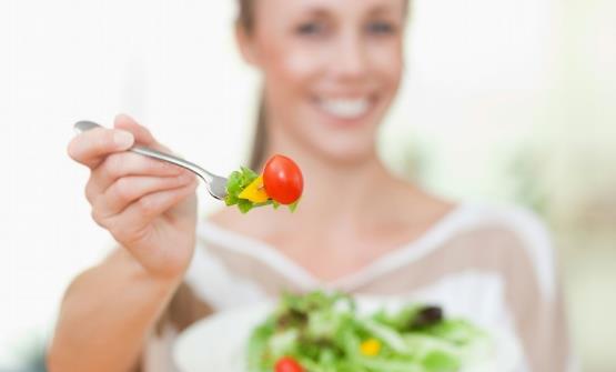 用吃來緩解感冒 少吃多餐及時補水