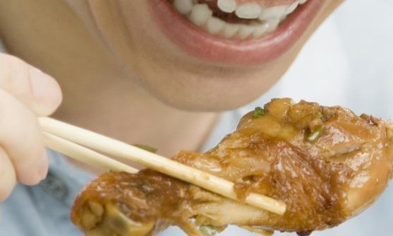 鹽吃太多會引起缺鈣 八種行為會導致鈣流失 