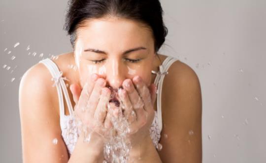 洗臉時(shí)泡泡多就是好嗎 注意洗面奶誤區(qū)