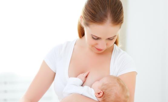 母乳喂養(yǎng)到幾歲才最好？至少喂到1歲以后