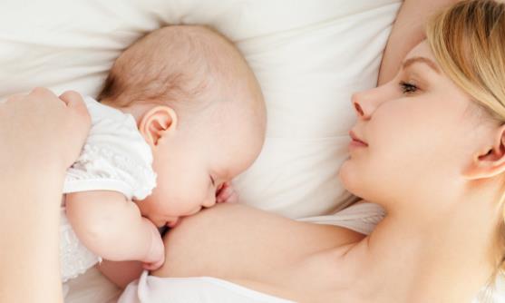 母乳喂養(yǎng)到幾歲才最好？至少喂到1歲以后