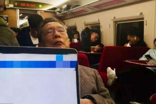 李蘭娟院士肺腑之言：教育孩子崇尚科學，尊重科學，少年強則國強