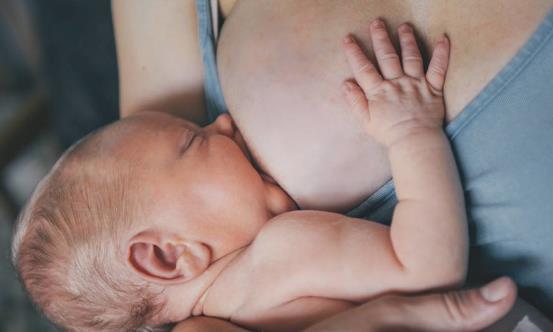 四種喂奶姿勢媽媽可以換著來 媽媽們萬萬不可取的喂奶姿勢