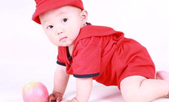 寶寶出現皮膚干燥 防治寶寶皮膚干燥洗澡莫太勤