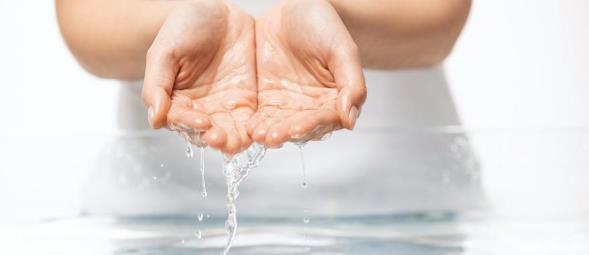 西安普瑞眼科提醒您：疫情宅家，孩子異物入眼應該怎么處理？