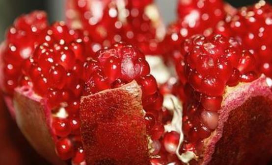 石榴的功效作用 吃石榴的注意事項(xiàng)