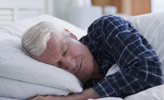 4個原因會引起老人睡不著 緩解老人失眠生活有規矩