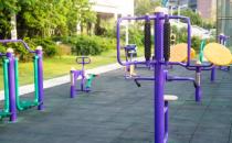 ?老人正確使用小區(qū)健身器材 要量力而行選擇適合自己的