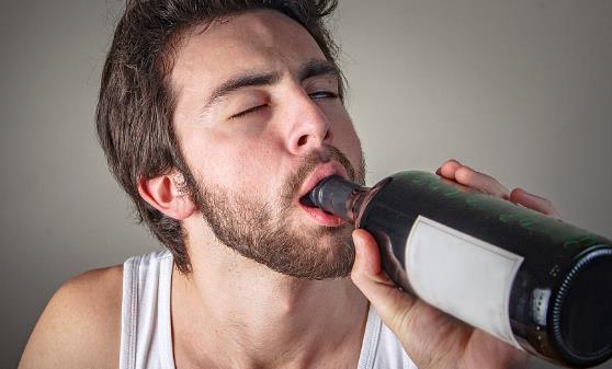 大酒傷肝傷害遠不止于此 飲酒的注意事項要牢記