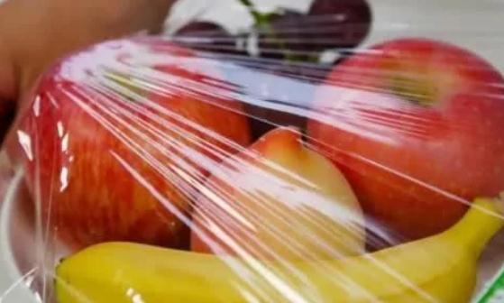 用保鮮膜來保護食物 保鮮膜的正確使用方法